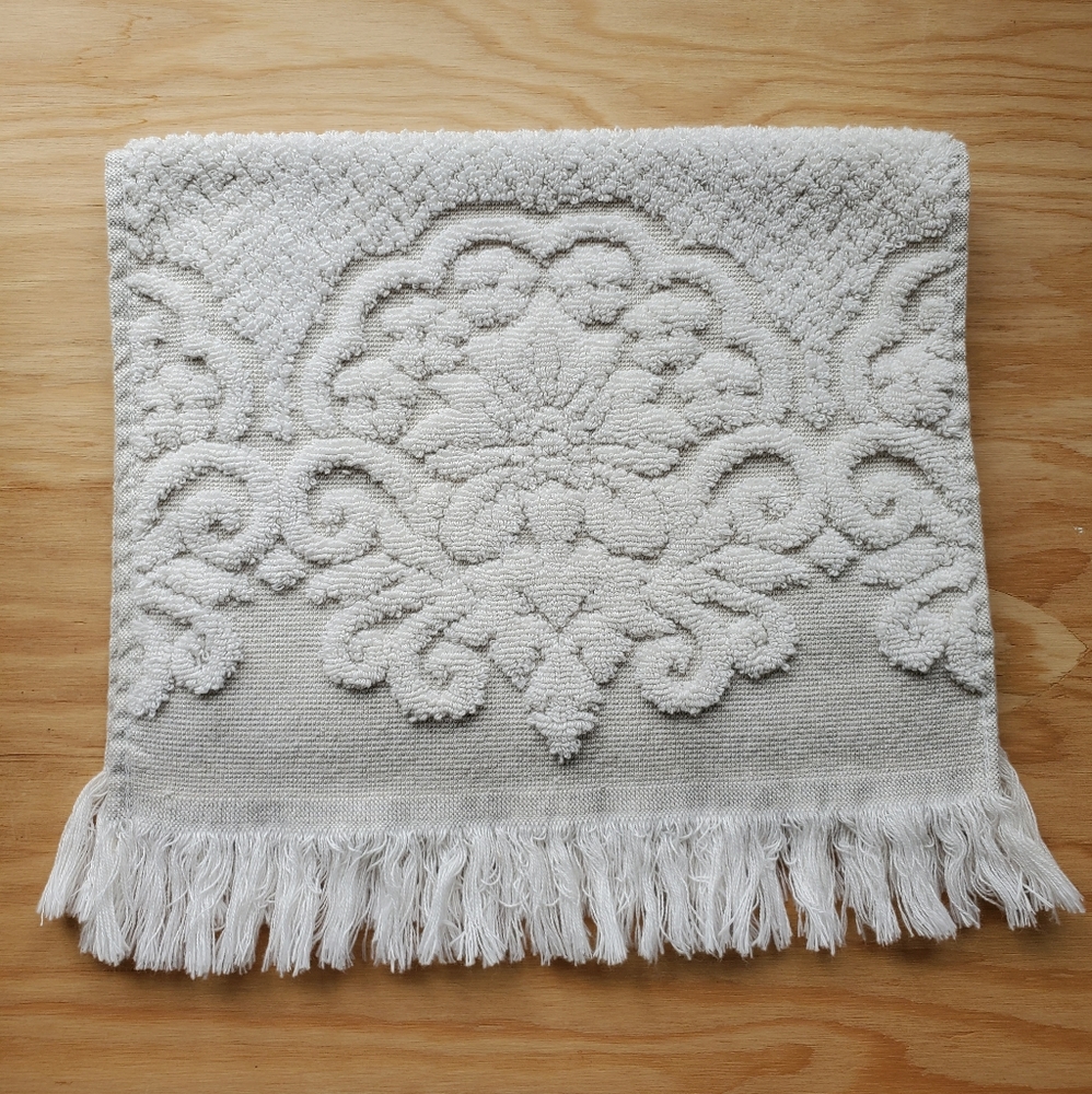 SET OF TOWELS